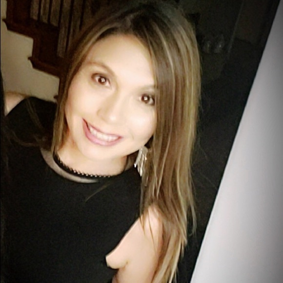 Meet your Posher, Cynthia - Picture 1 of 2